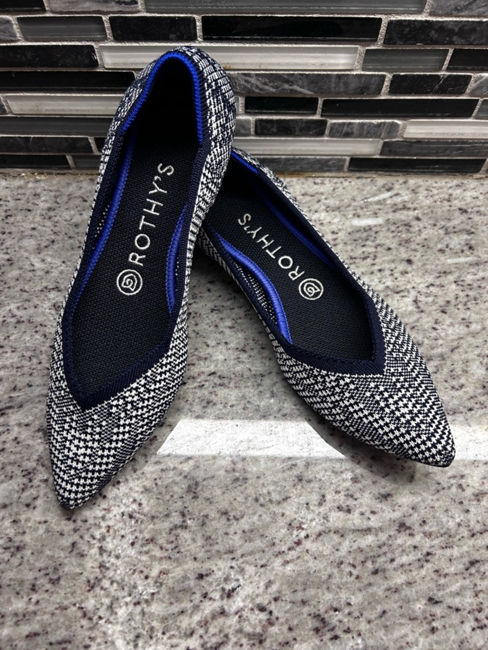 Rothy’s Pointed toe Navy and white Houndstooth Ballet Flats size 7.5